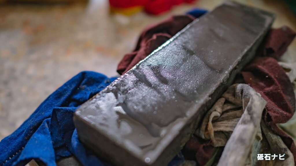 【NG】砥石は水につけっぱなしで良い？水につける時間は？そもそも砥石を水につける理由は？
